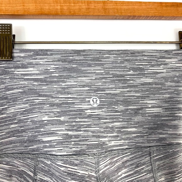 Lululemon Wunder Under Crop II *Scallop 23" Special Ed. Grey Silver Mesh Space 4 - Picture 10 of 15